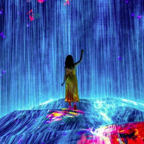 Waterfall of light at Teamlab Borderless