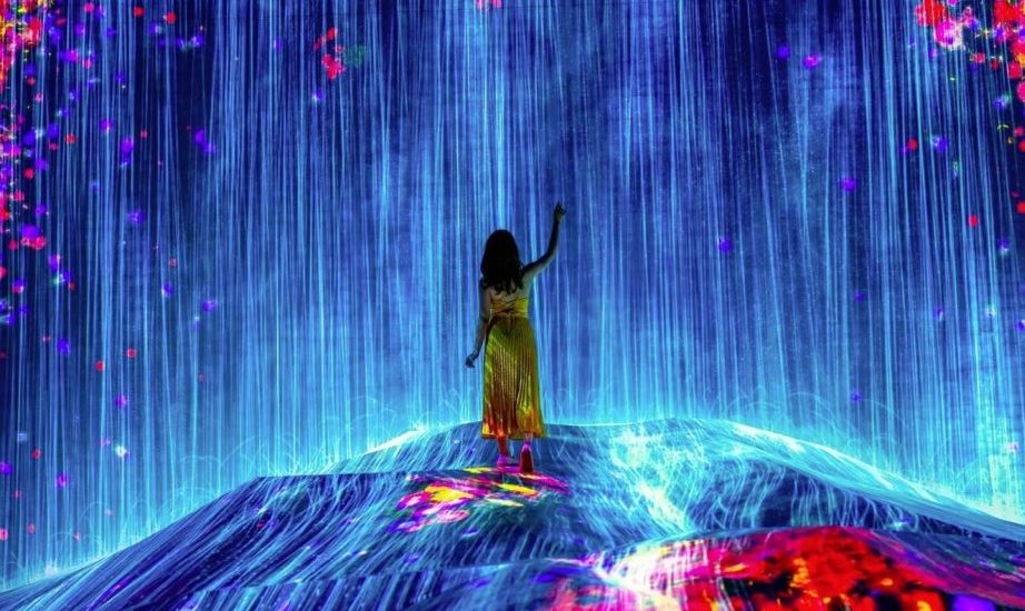 Waterfall of light at Teamlab Borderless